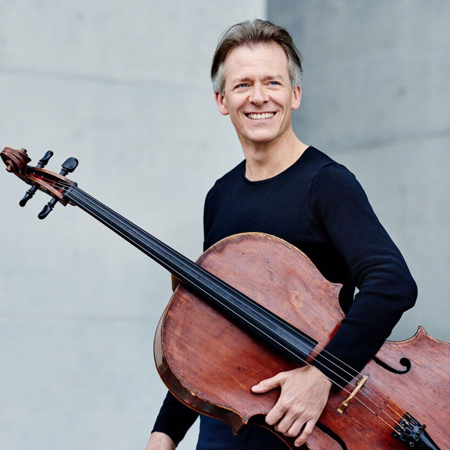 Alban Gerhardt performs Elgar with the Concertgebouw Orchestra